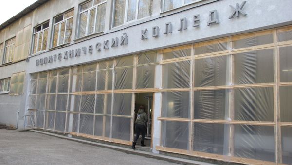 Пострадавшее в результате нападения здание Керченского политехнического колледжа Пострадавшее в результате нападения здание Керченского политехнического колледжа