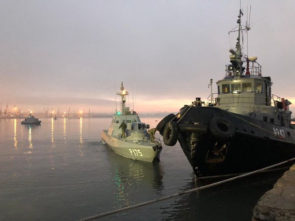 Видео захода украинских кораблей в порт Керчи