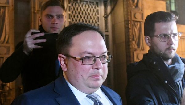 Временный поверенный в делах Украины Руслан Нимчинский у здания МИД РФ в Москве