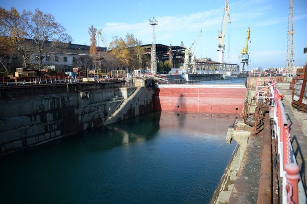 Сухой док Севморзавода