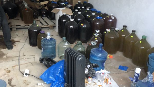 В Севастополе правоохранители пресекли деятельность по производству суррогата