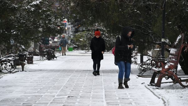 Снег в Симферополе.