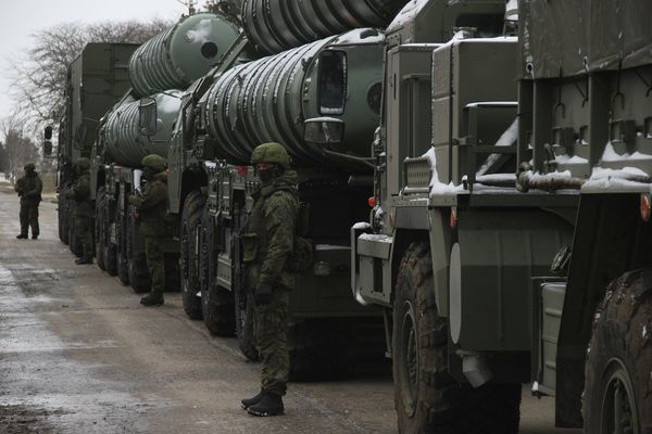 Зенитно-ракетные комплексы С-400 Триумф развернуты на территории воинской части в Джанкое. 29 ноября 2018