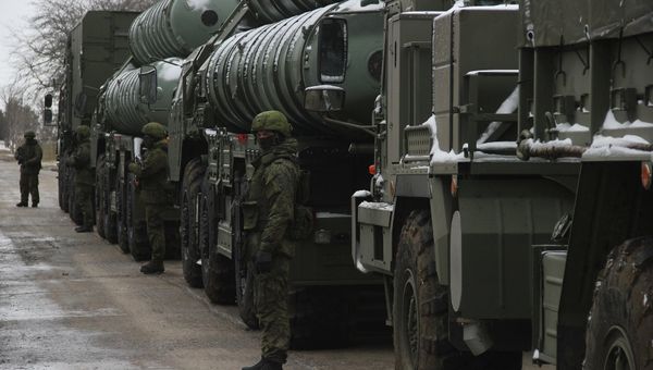 Зенитно-ракетные комплексы С-400 Триумф развернуты на территории воинской части в Джанкое. 29 ноября 2018
