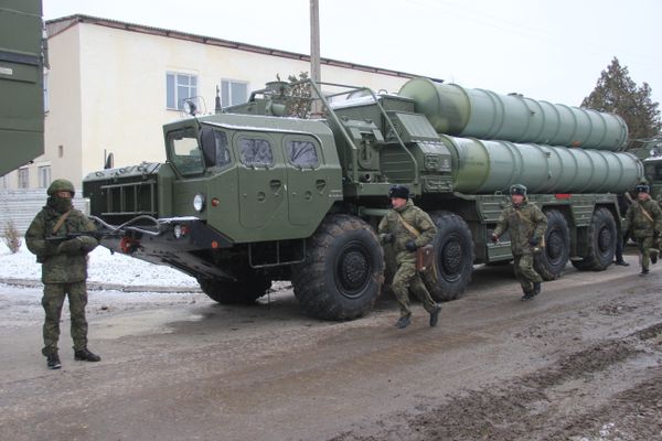 Зенитно-ракетные комплексы С-400 Триумф развернуты на территории воинской части в Джанкое. 29 ноября 2018