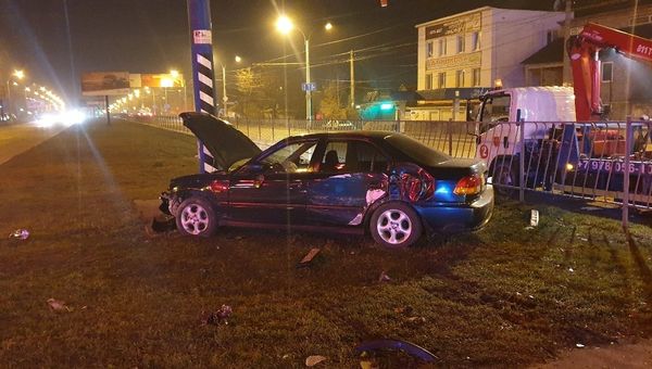 ДТП с участием легкового автомобиля в Симферополе