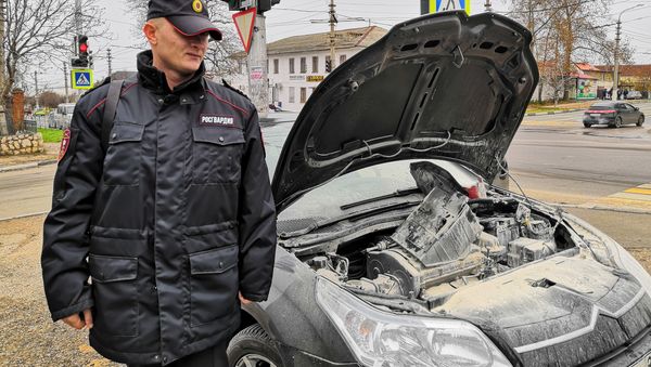 Сотрудники Росгвардии потушили автомобиль Citroen, загоревшийся в Севастополе Сотрудники Росгвардии потушили автомобиль Citroen, загоревшийся в Севастополе