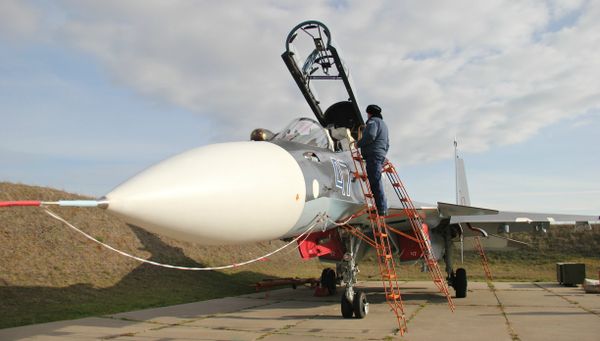 Истребитель Су-30СМ в воинской части в Новофедоровке Сакского района
