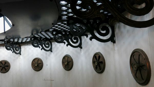 Внутри Кыз-Аульского маяка