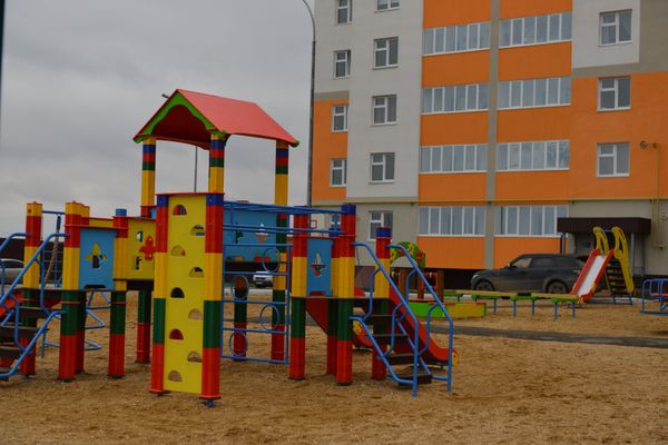 Дом для работников завода Залив в Керчи