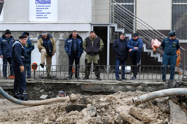 Ремонтно-восстановительные работы на водоводе на пересечении улиц Чехова и Севастопольская в Симферополе. 9 декабря 2018