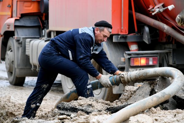 Устранение аварии на водоводе в центре Симферополя. 9 декабря 2018