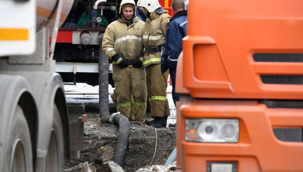 Устранение аварии на водоводе в центре Симферополя. 9 декабря 2018 Устранение аварии на водоводе в центре Симферополя. 9 декабря 2018