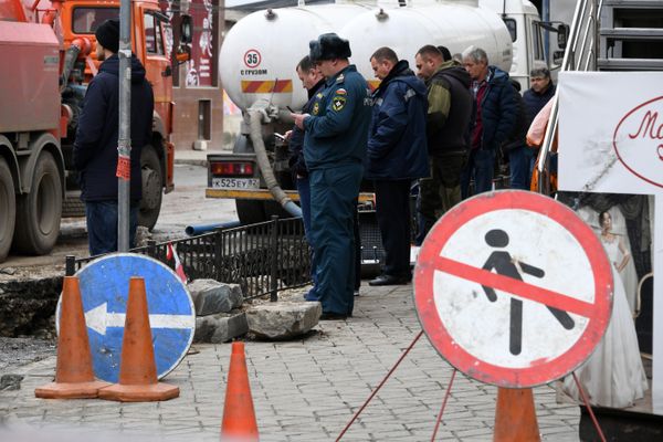 На месте аварии на водоводе в центре Симферополя. 9 декабря 2018