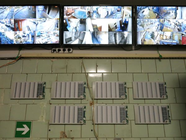 Блоки световой индикации в Крымской драмтеатре системы дистанционного управления противопожарной сигнализации