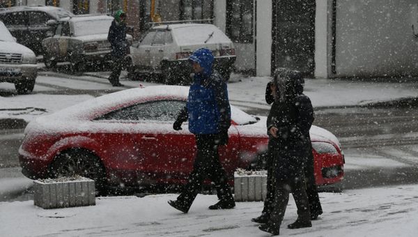 Снег в Симферополе