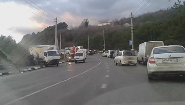 Дорожная обстановка на трассе Симферополь - Ялта. 14 декабря 2018 Дорожная обстановка на трассе Симферополь - Ялта. 14 декабря 2018