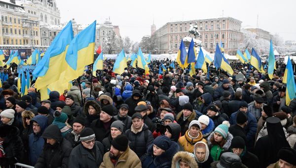 Верующие на объединительном соборе на Софийской площади в Киеве. 15 декабря 2018 Верующие на объединительном соборе на Софийской площади в Киеве. 15 декабря 2018