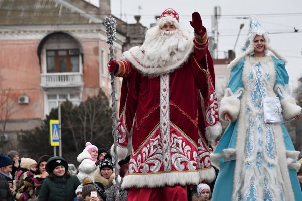 Участники конкурса Санта Клаус отдыхает – на арене Дед Мороз в Евпатории