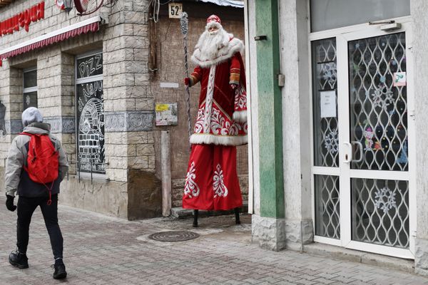 Участник конкурса Санта Клаус отдыхает – на арене Дед Мороз в Евпатории
