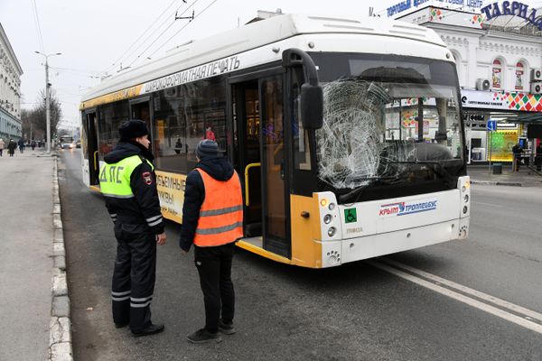 В Симферополе на площади Ленина троллейбус сбил пешехода