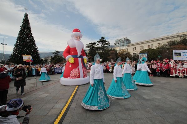 Участники Мороз-парада в Ялте