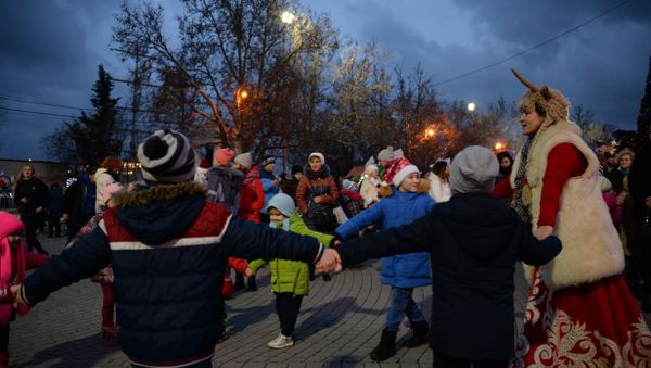 Народные гуляния в Севастополе в честь зажжения главной городской елки