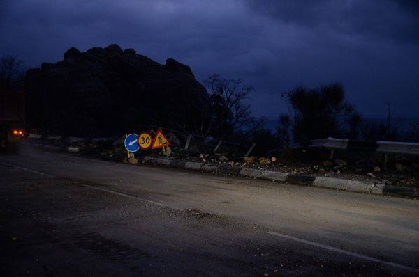 Движение по трассе Севастополь-Ялта открыли после ликвидации последствий камнепада