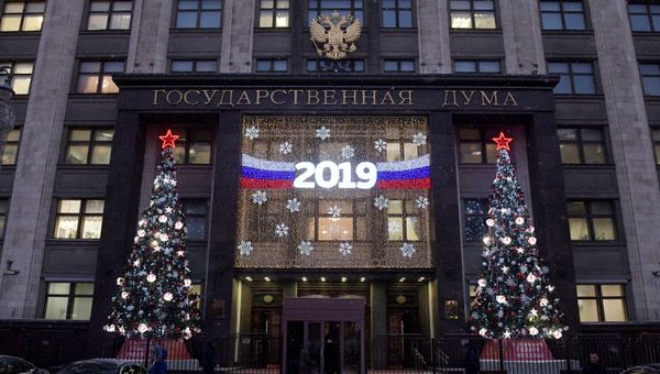 Здание Государственной думы РФ в Москве