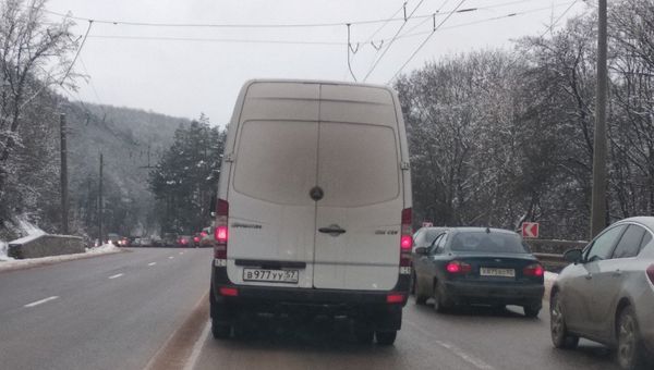 Пробка в районе Ангарского перевала в Крыму. 2 января 2019