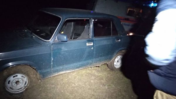 Автомобиль ВАЗ-2107, который увяз в размытом грунте возле села Доброе Симферопольского района Автомобиль ВАЗ-2107, который увяз в размытом грунте возле села Доброе Симферопольского района