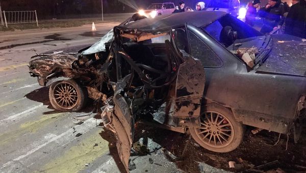Последствия ДТП с участием двух легковых автомобилей в Евпатории. 3 января 2019