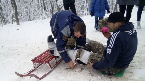 В крымских горах во время зимних развлечений пострадали пять человек.