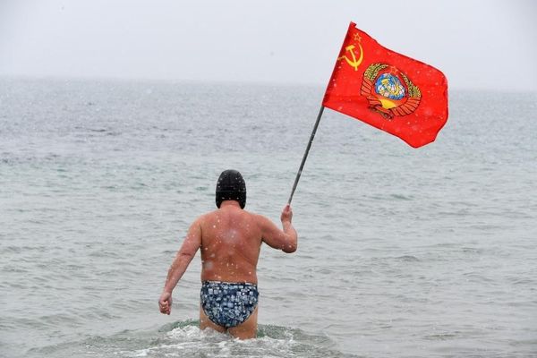 В Евпатории состоялся традиционный рождественский слет моржей