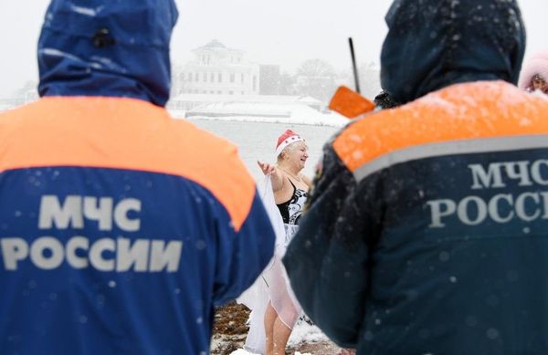 В Евпатории состоялся традиционный рождественский слет моржей