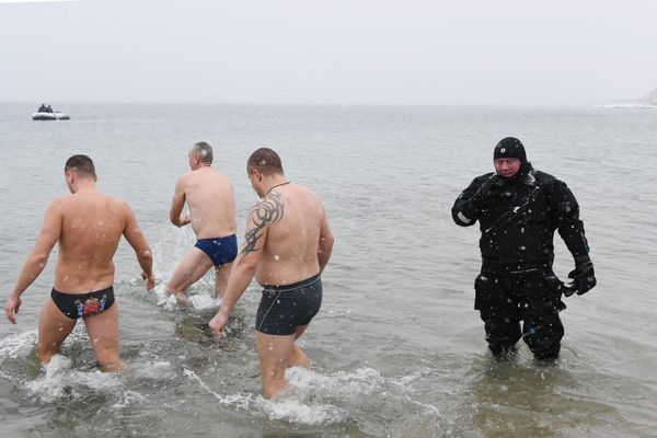 В Евпатории состоялся традиционный рождественский слет моржей