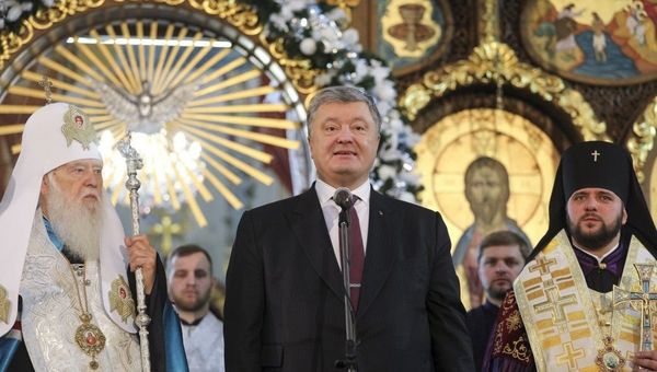 Патриарх Филарет, президент Украины Петр Порошенко и митрополит Епифаний в Свято-Покровском кафедральном соборе в Ровно