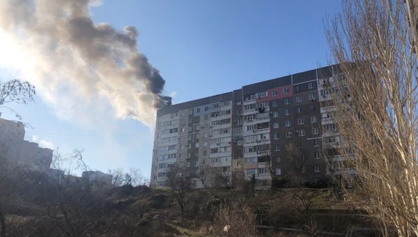 Взрыв газовых баллонов и пожар на крыше девятиэтажного дома в Щелкино