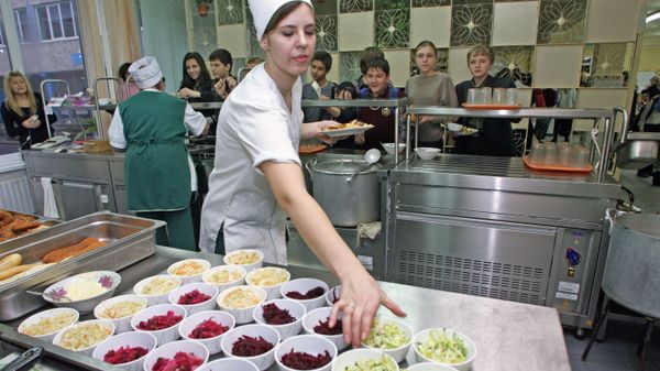 Работа столовой в школе