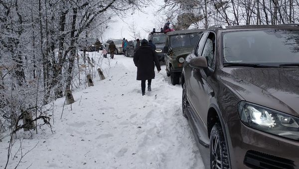 Автомобильный затор на дороге на плато Ай-Петри. 13 января 2019