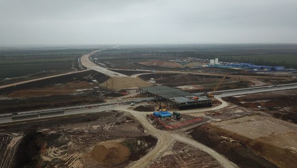Строительство путепровода на трассе Таврида над Московским шоссе под Симферополем