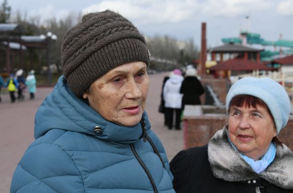 Жительницы Феодосии Алла Школьникова и Альбина Дерябкина
