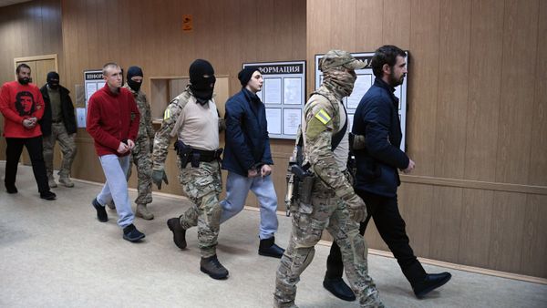 Рассмотрение ходатайства следствия о продлении срока ареста украинским морякам Рассмотрение ходатайства следствия о продлении срока ареста украинским морякам