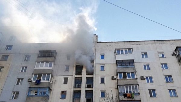 На пожаре в девятиэтажном жилом доме на улице Батурина в Симферополе эвакуированы 10 человек