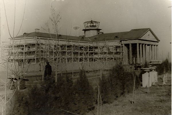 Строительство аэровокзала в Симферополе, 1958 год