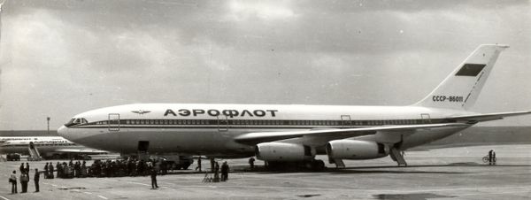 Первый широкофюзеляжный самолет Ил-86 в аэропорту Симферополя