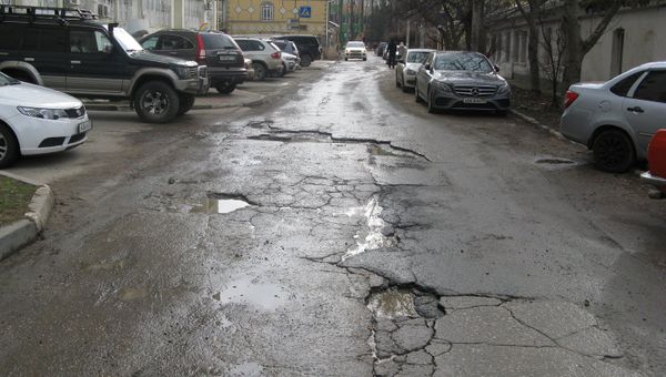 Состояние дорожного полотна на пер.Совхозных в Симферополе Состояние дорожного полотна на пер.Совхозных в Симферополе