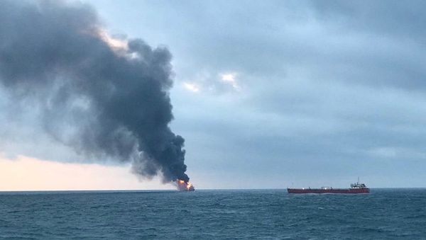 Пожар на судах в Керченском проливе