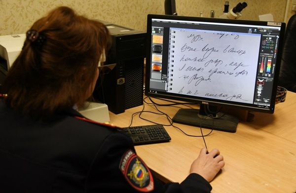 Начальник экспертно-криминалистического отдела МВД по РК Татьяна Польченко за работой