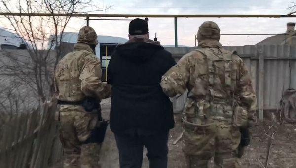 Обыск в доме крымского члена нацбатальнона им. Номана Челебиджихана